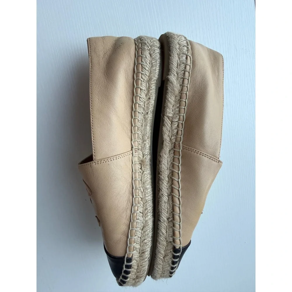 Chanel CC Espadrilles Beige Black Cap Toe Leather Flats Size 39 Lambskin - Picture 16 of 16